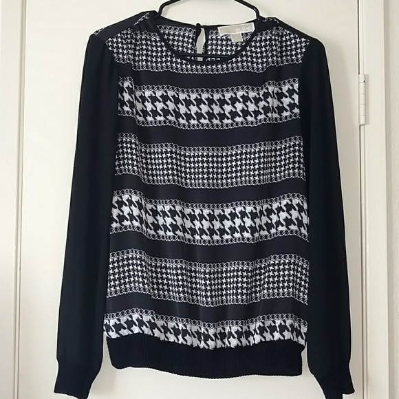 MICHAEL Michael Kors Tops - Medium Thin Knit Dress Shirt/Sweater